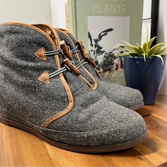 80%20 Eliotte Grey Wool Hidden Toggle Wedge Booties 8.5 - Picture 5 of 5